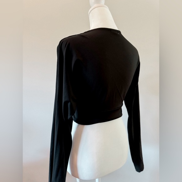 Low Cut Long Sleeve Crop Top - Picture 2 of 3